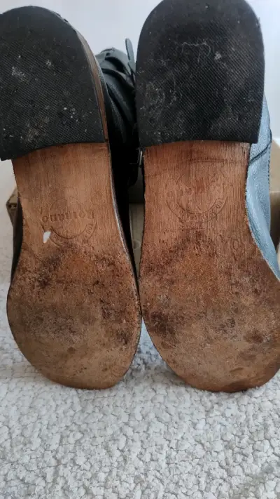 Botas negras de cuero con hebillas - miniatura 4
