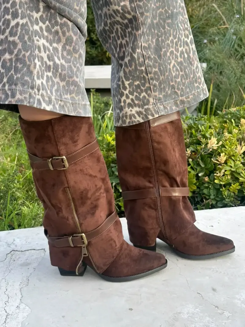 Botas de gamuza marrón con hebillas - 2