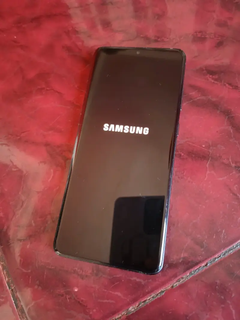 Samsung Galaxy S20 Ultra LTE en buen estado - 2