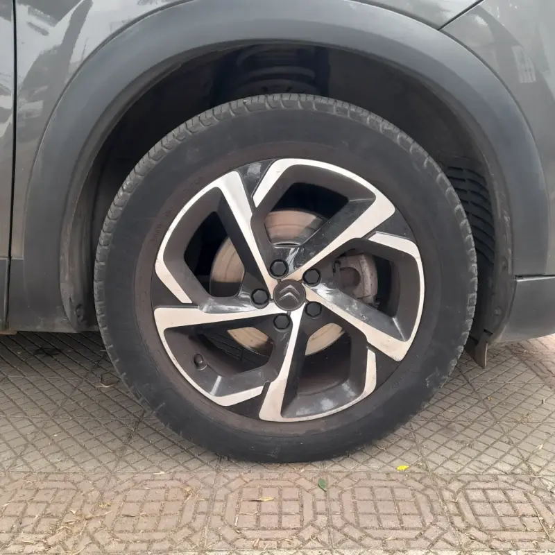 SUV Citroën C5 Aircross gris en buen estado - 4