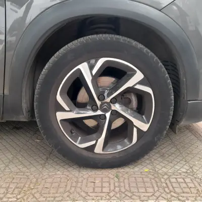 SUV Citroën C5 Aircross gris en buen estado - miniatura 4