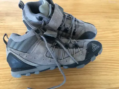 Botas de spinning Adidas grises para hombre - miniatura 1