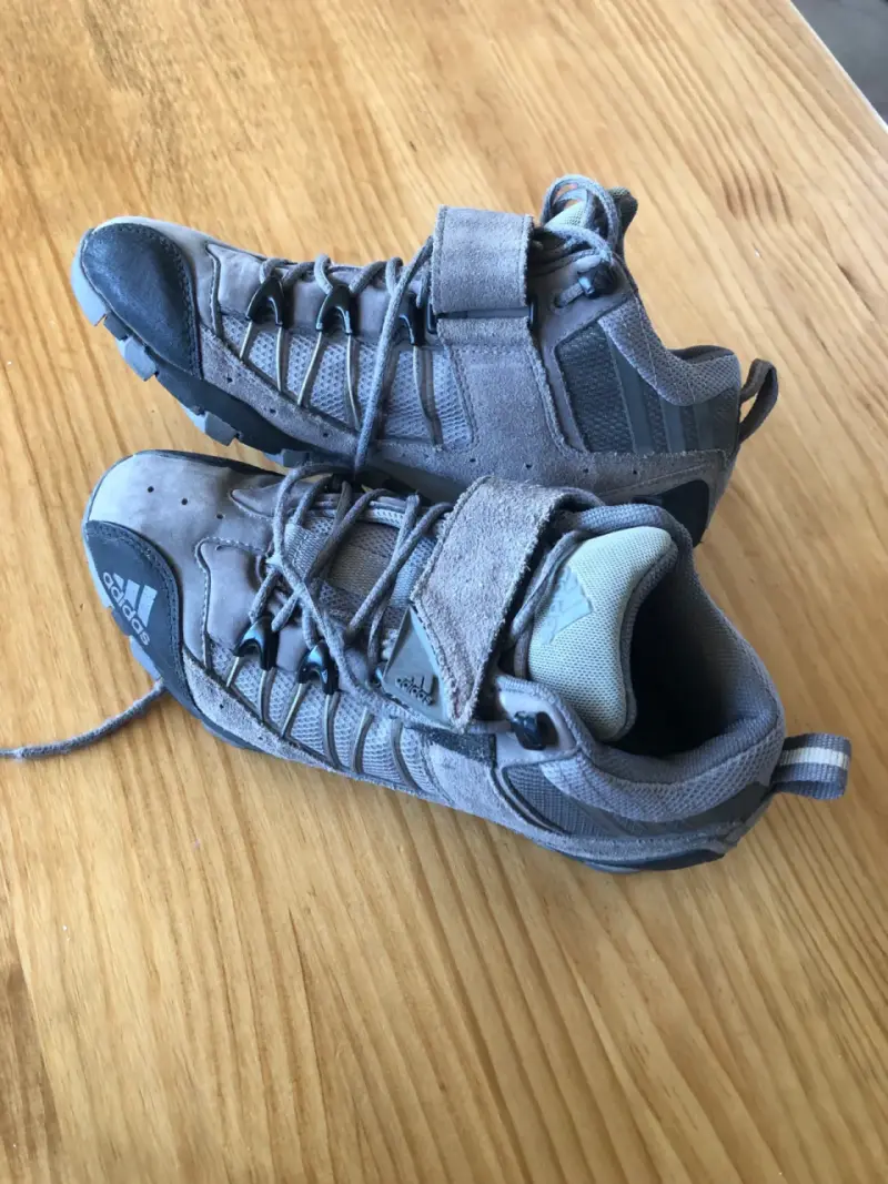 Botas de spinning Adidas grises para hombre - 2