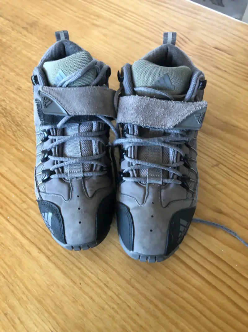 Botas de spinning Adidas grises para hombre - 5