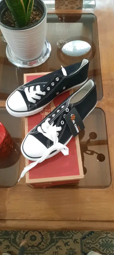 Zapatillas negras de lona estilo clásico - miniatura 1