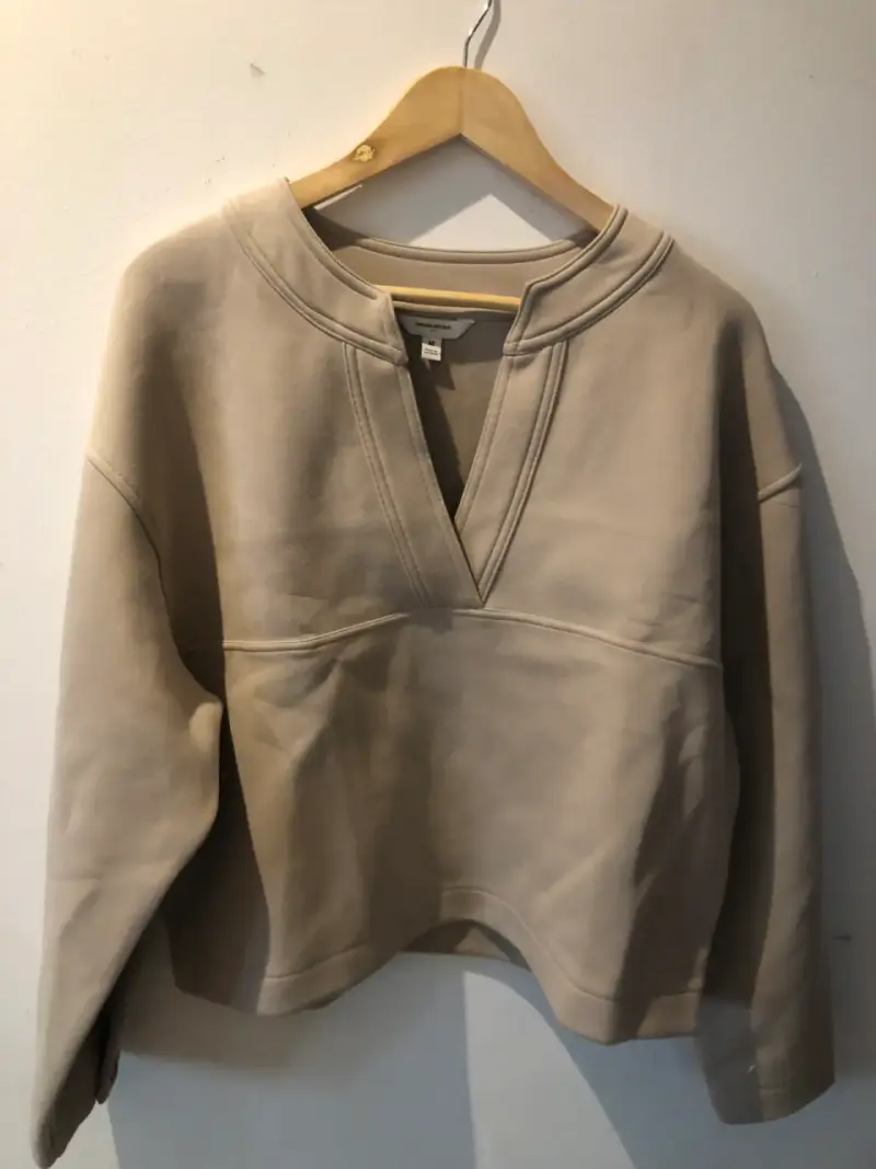 Polerón beige con cuello en V banana Republic - 2