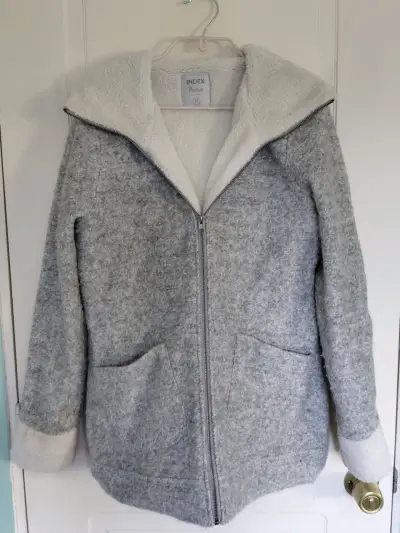 Chaqueta de lana gris con capucha - miniatura 1