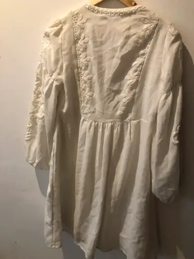 Vestido blanco bordado bohemio - miniatura 1