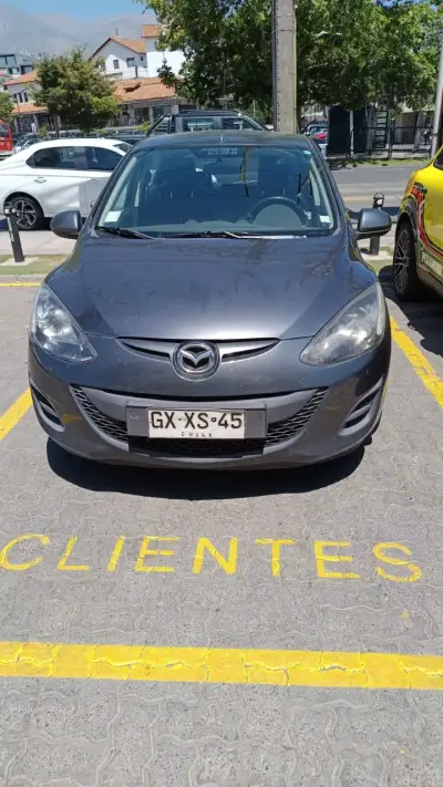Mazda 2 Hatchback 2015 en buen estado - miniatura 1