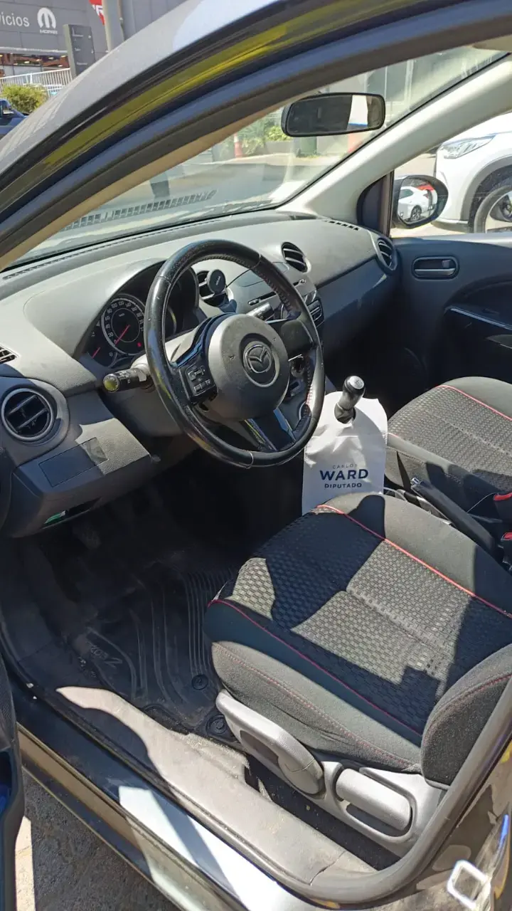 Mazda 2 Hatchback 2015 en buen estado - 5