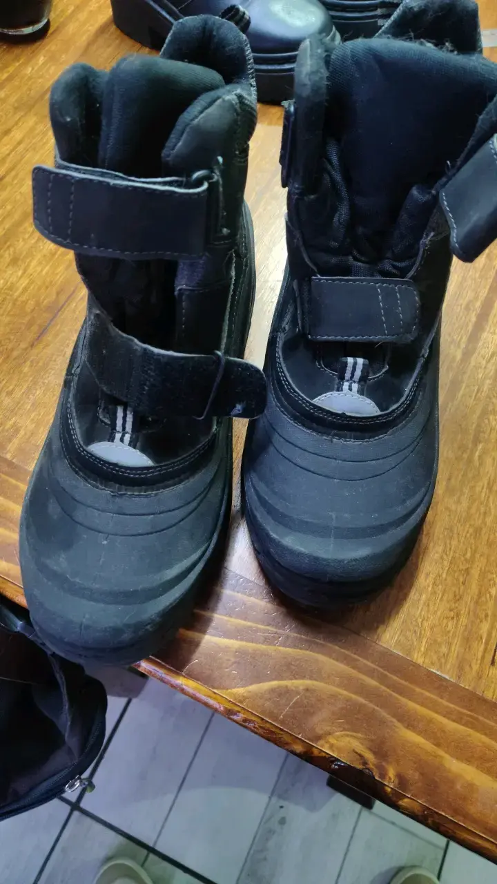 Botas de nieve negras para invierno