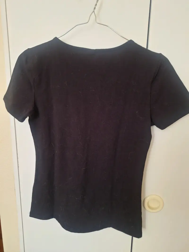 Polera negra con diseño 'LOVE' Moschino - 2