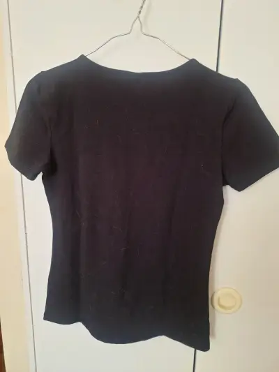 Polera negra con diseño 'LOVE' Moschino - miniatura 2