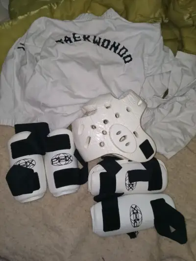 Equipo completo de taekwondo con protecciones - miniatura 1