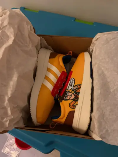 Zapatillas Adidas Toy Story para niños - miniatura 3