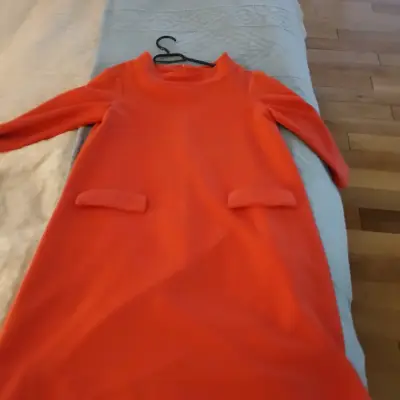 Vestido naranja de manga larga elegante - miniatura 2