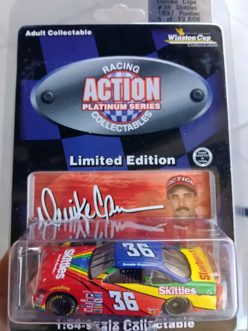 Auto de juguete Skittles NASCAR - 2