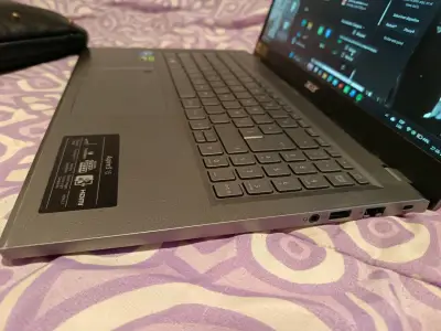 Laptop Acer Aspire 5 Full HD - miniatura 2