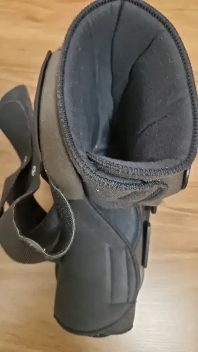Bota ortopédica ajustable negra - miniatura 2