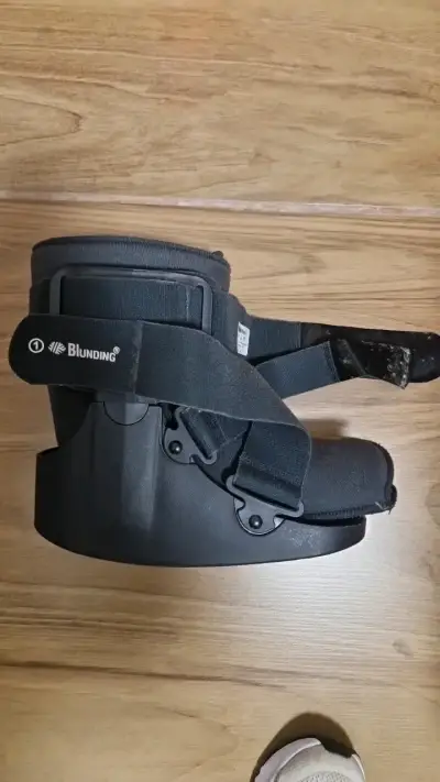Bota ortopédica ajustable negra - miniatura 3