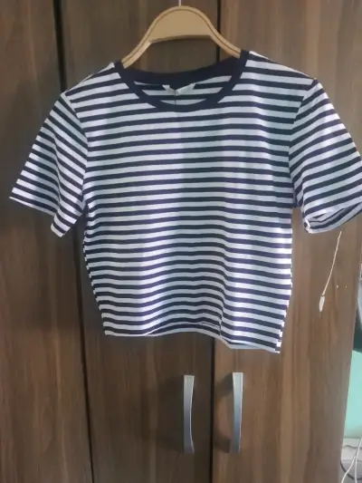 Vestido negro con bordado blanco - miniatura 4