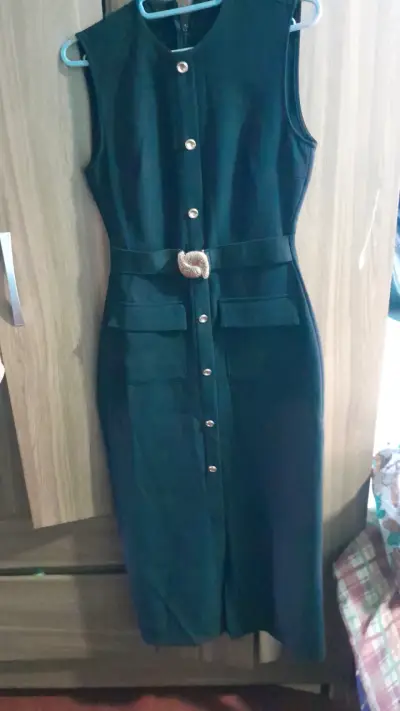 Vestido negro con bordado blanco - miniatura 6