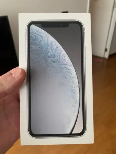 iPhone XR en caja original - miniatura 1