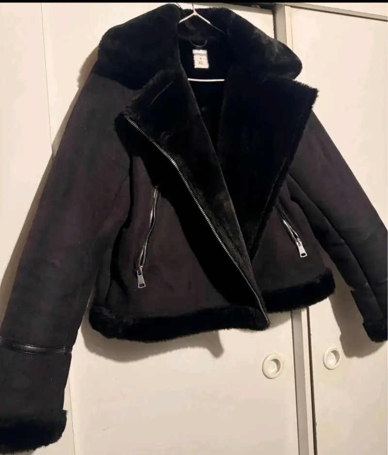 Chaqueta de invierno negra con forro de piel sintética - 2
