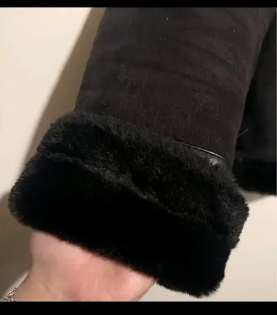 Chaqueta de invierno negra con forro de piel sintética - miniatura 5