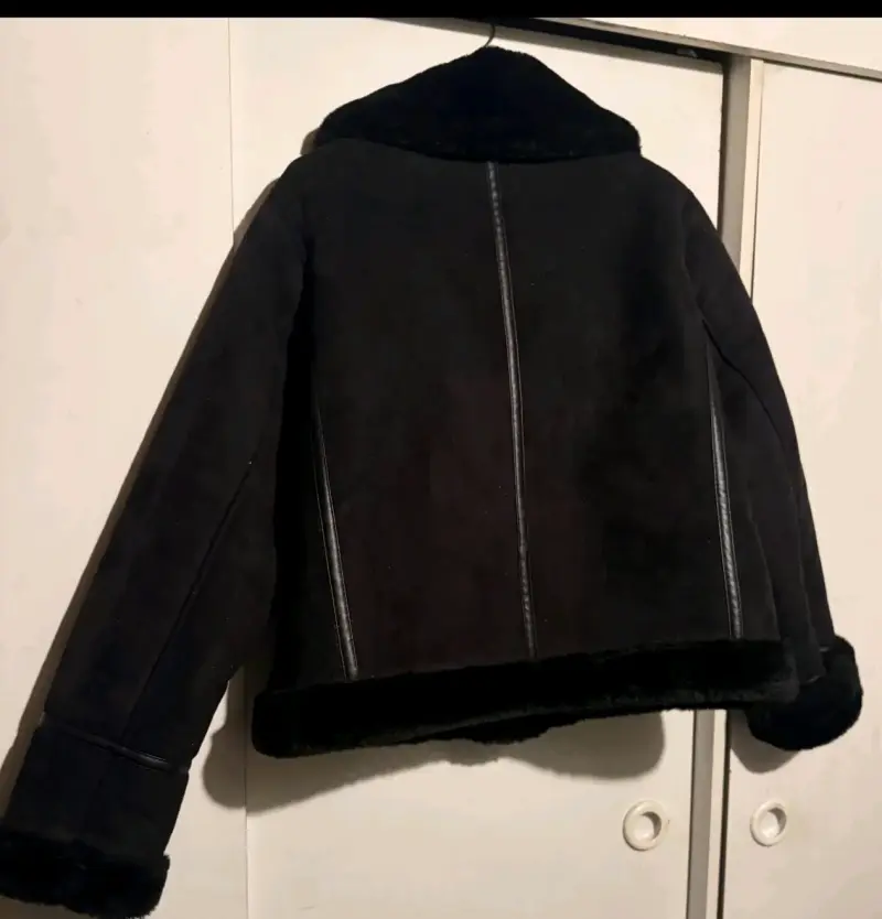 Chaqueta de invierno negra con forro de piel sintética - 6
