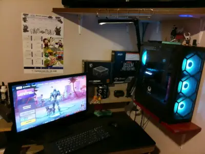 PC Gamer con monitor y accesorios - miniatura 1