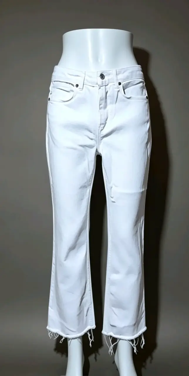 Jeans blancos de mujer con ruedo deshilachado - 2