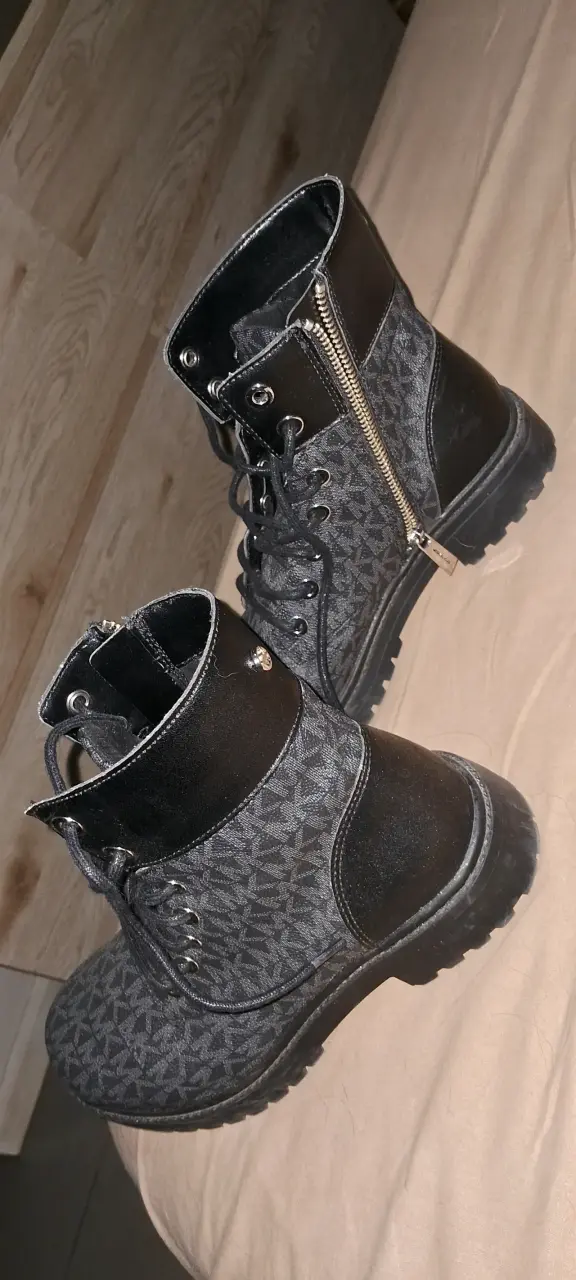 Botas negras de cuero con diseño MK - 3