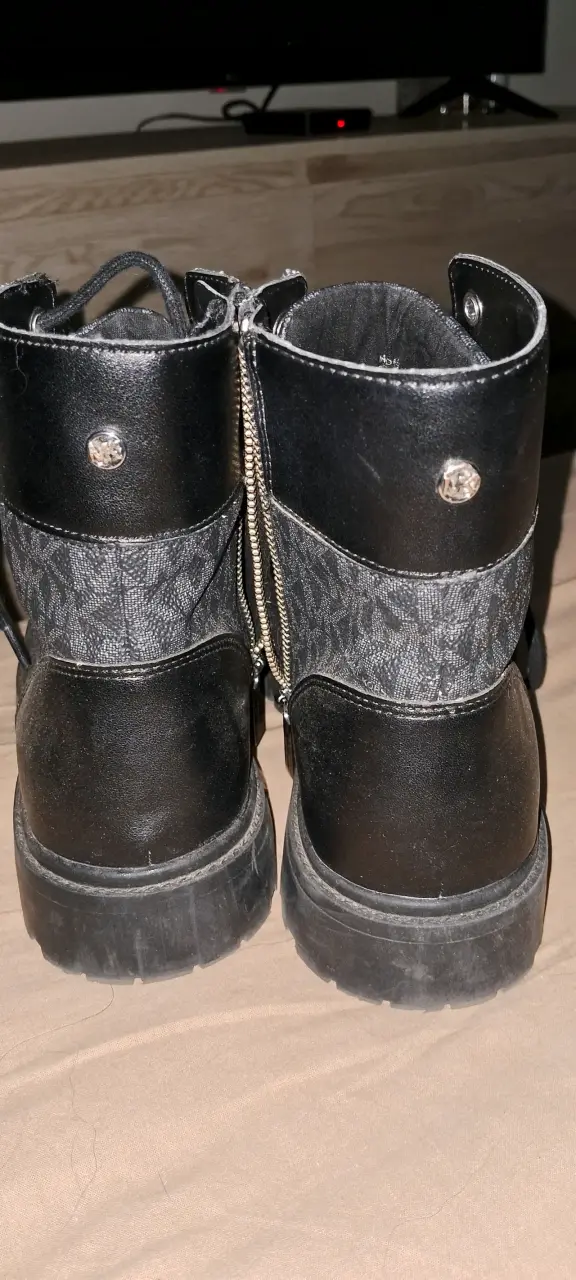 Botas negras de cuero con diseño MK - 4