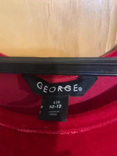 Vestido de terciopelo rojo para niña - miniatura 3