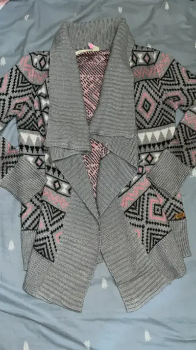 Cardigan gris con diseño geométrico - miniatura 1