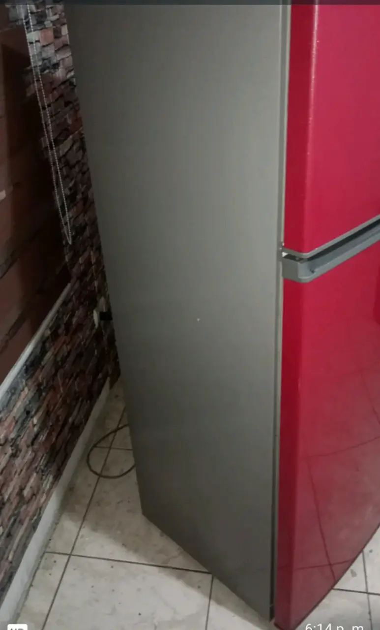 Refrigerador Midea rojo de dos puertas - 4