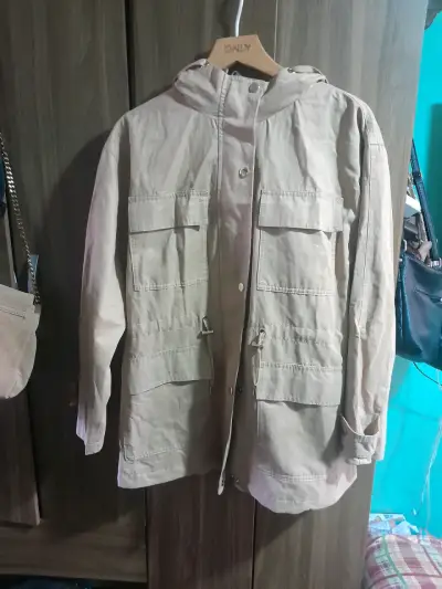Parka beige con capucha marca zara - miniatura 1