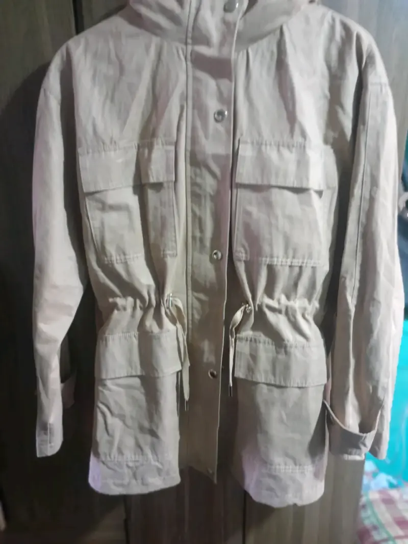 Parka beige con capucha marca zara - 2