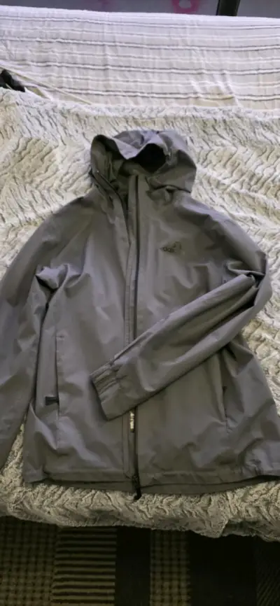 Chaqueta impermeable Adidas gris con capucha - miniatura 2