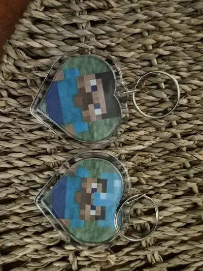 2 Llaveros acrílicos compartido, diseño Minecraft - miniatura 2