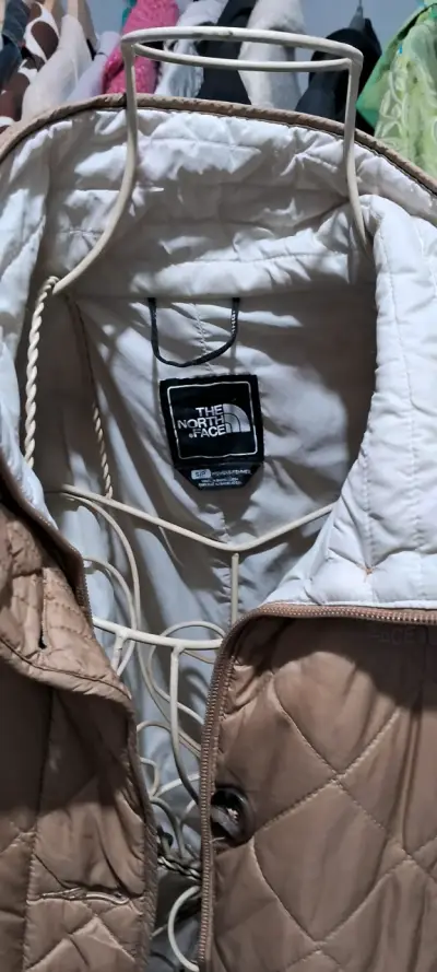 Chaqueta acolchada The North Face beige - miniatura 3