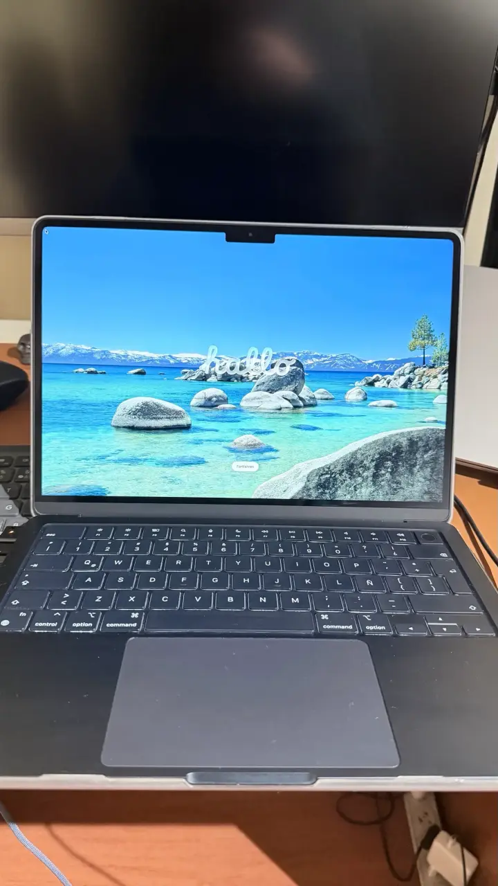 Apple MacBookAir M2 13.6’ 250GB - 4