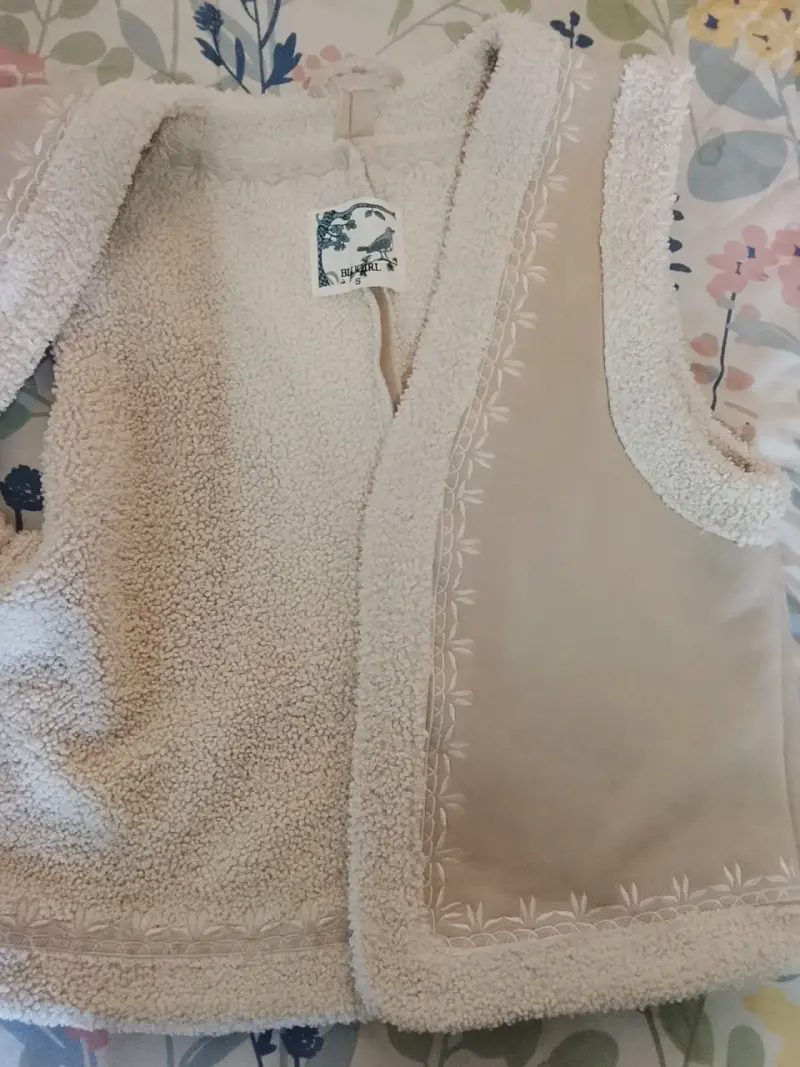 Chaqueta sin mangas beige con bordados - 2