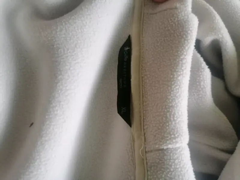 Chaqueta polar beige con capucha - 2