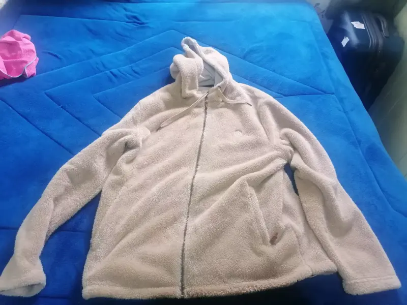 Chaqueta polar beige con capucha - 3