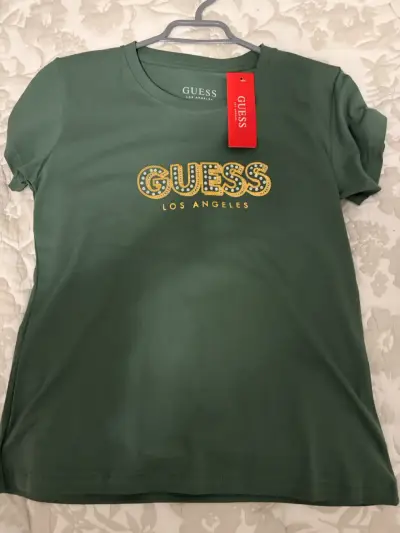 Polera verde Guess Los Angeles con etiqueta - miniatura 1