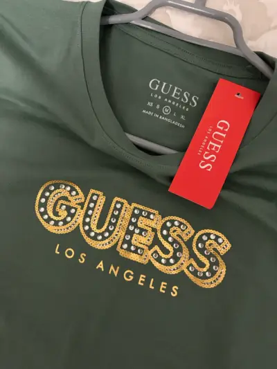 Polera verde Guess Los Angeles con etiqueta - miniatura 2