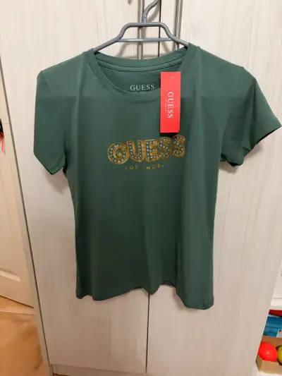 Polera verde Guess Los Angeles con etiqueta - miniatura 3
