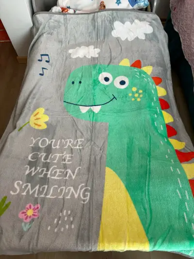 Cama infantil con cobertor de dinosaurio - miniatura 2